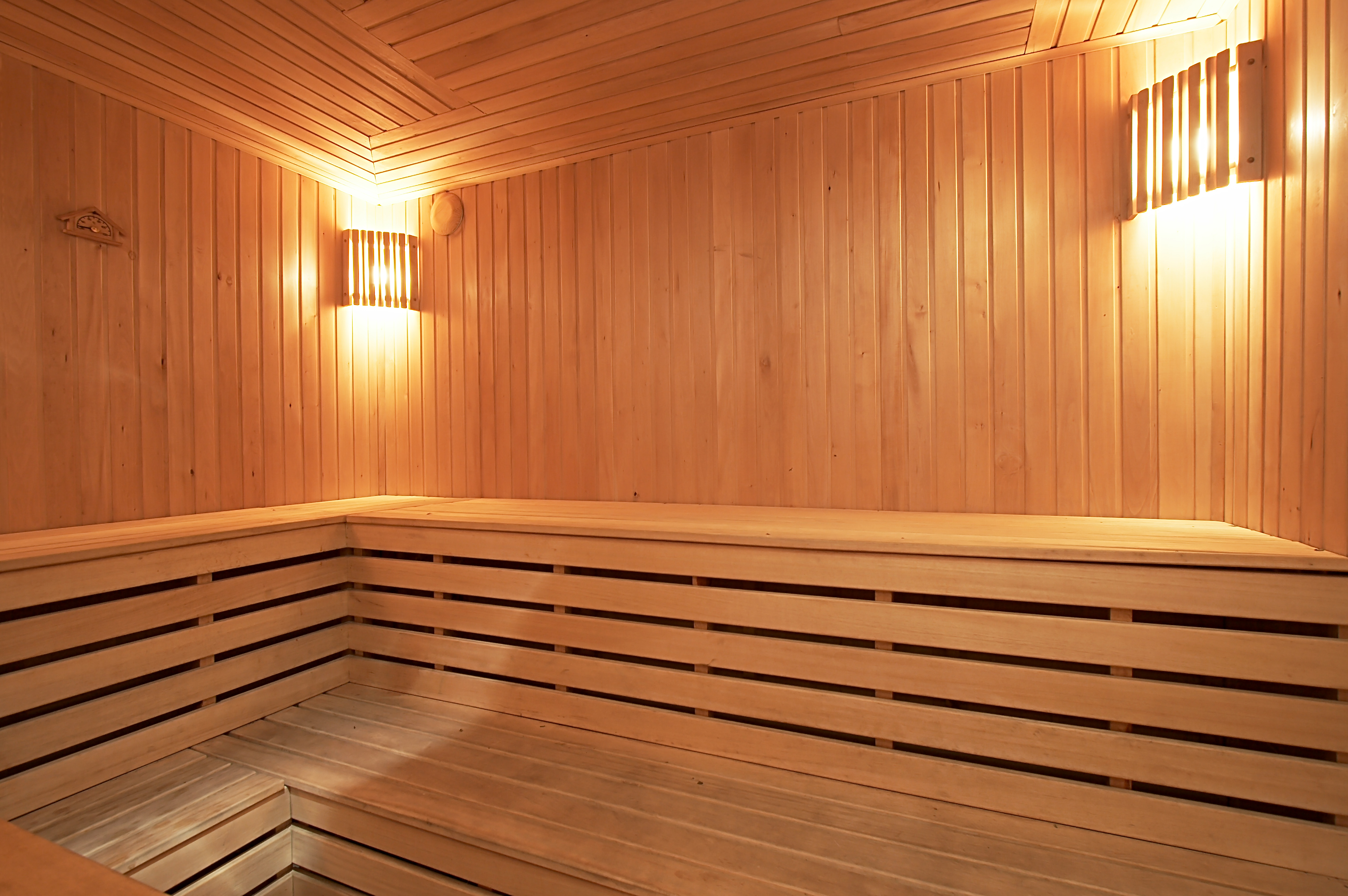 Gemütliche Sauna im Maurachhof mit Holzverkleidung, ideal für entspannenden Familienurlaub